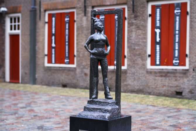 Амстердам памятник проститутке