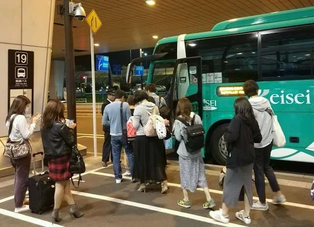 Автобус в аэропорту Токио