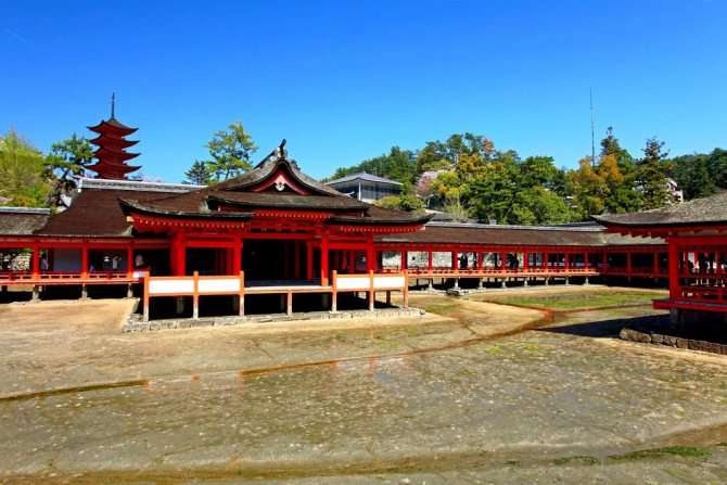 Храм Ицукусима в Японии