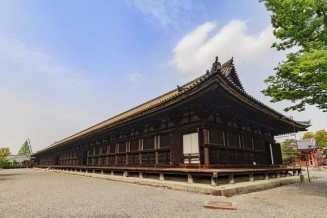 Храм Санджусанген-до - достопримечательности Киото, Япония