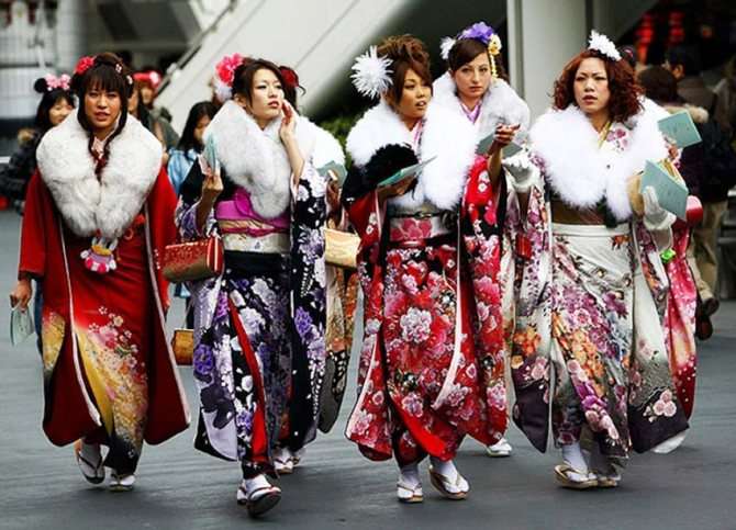 Массовые гулянья на праздновании Нового года в Японии