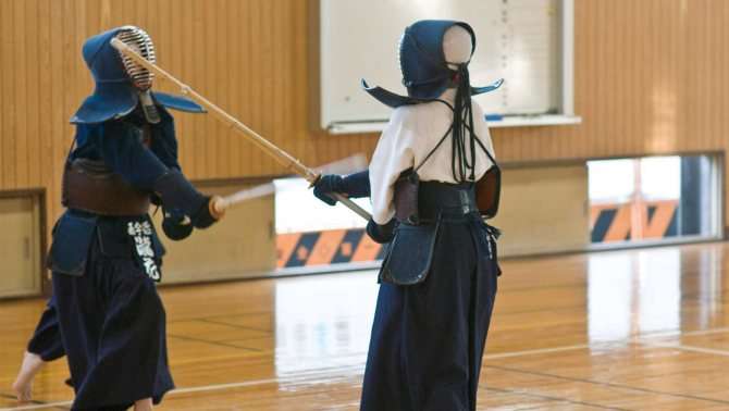 Особо трепетно японцы относятся к сохранению традиций. Кэндо — современное искусство фехтования, призванное закалять волю и тело