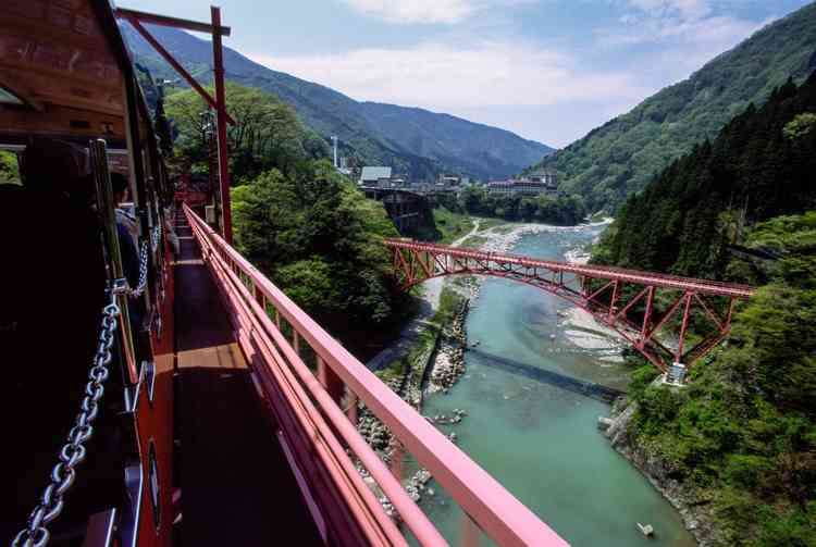 реки Японии