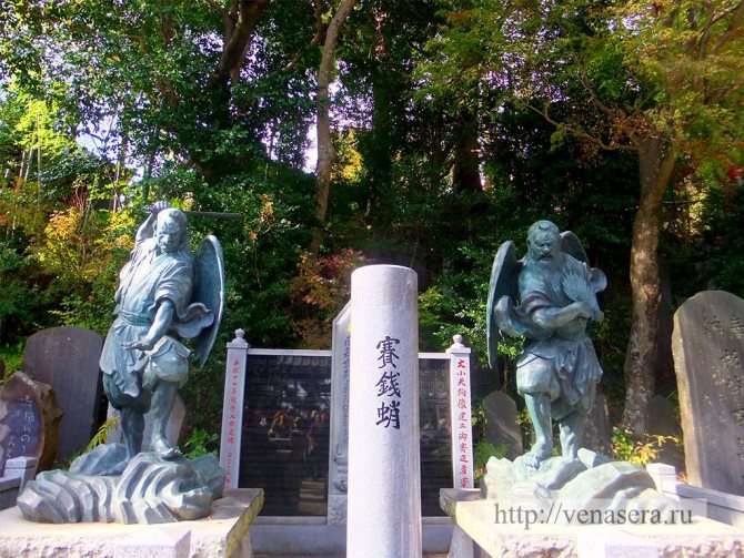 Статуи Тэнгу. Гора Такао.