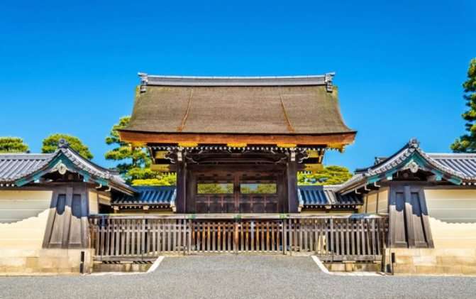 Ворота Императорского дворца Киото-гошо - достопримечательности Киото, Япония